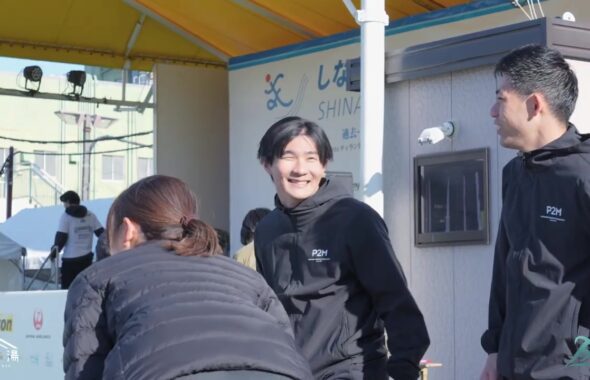 しながわシティランの会場で笑顔で会話する人たち