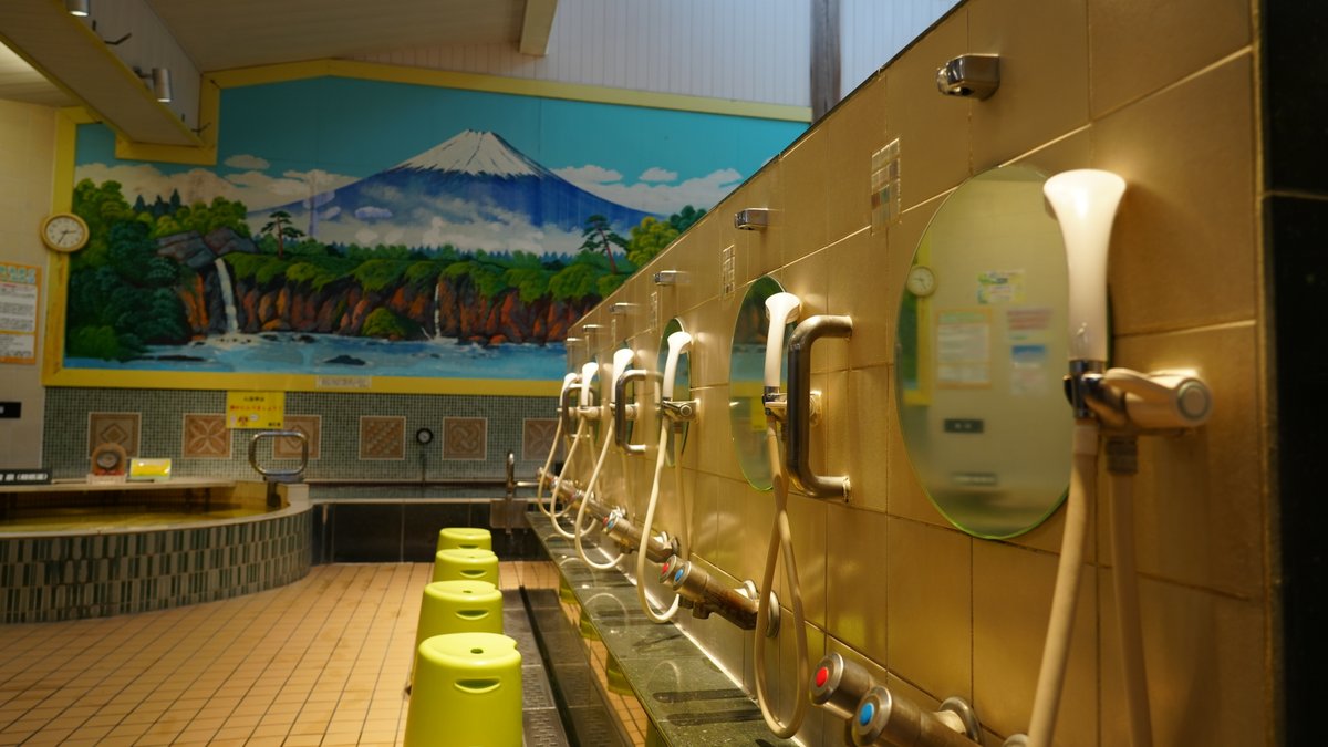 新生湯・太陽の湯の富士山壁画と洗い場